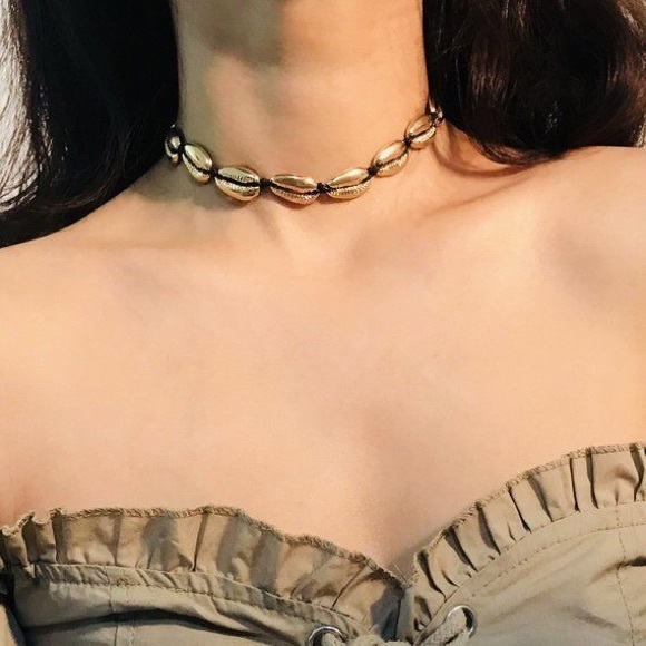 LAST ONE SALE Gold Cowrie Shell Choker Necklace - Picture 3 of 6